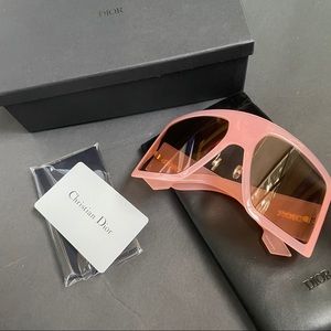 DIOR OVERSIZED SUNGLASSES